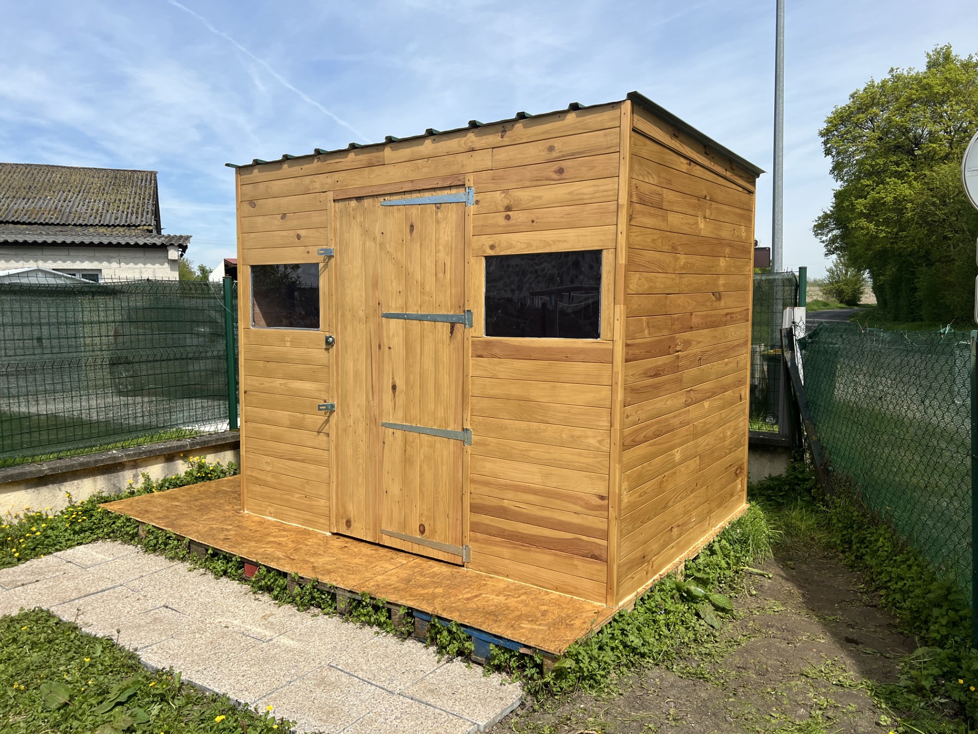 Cabane de Jardin et Dallage