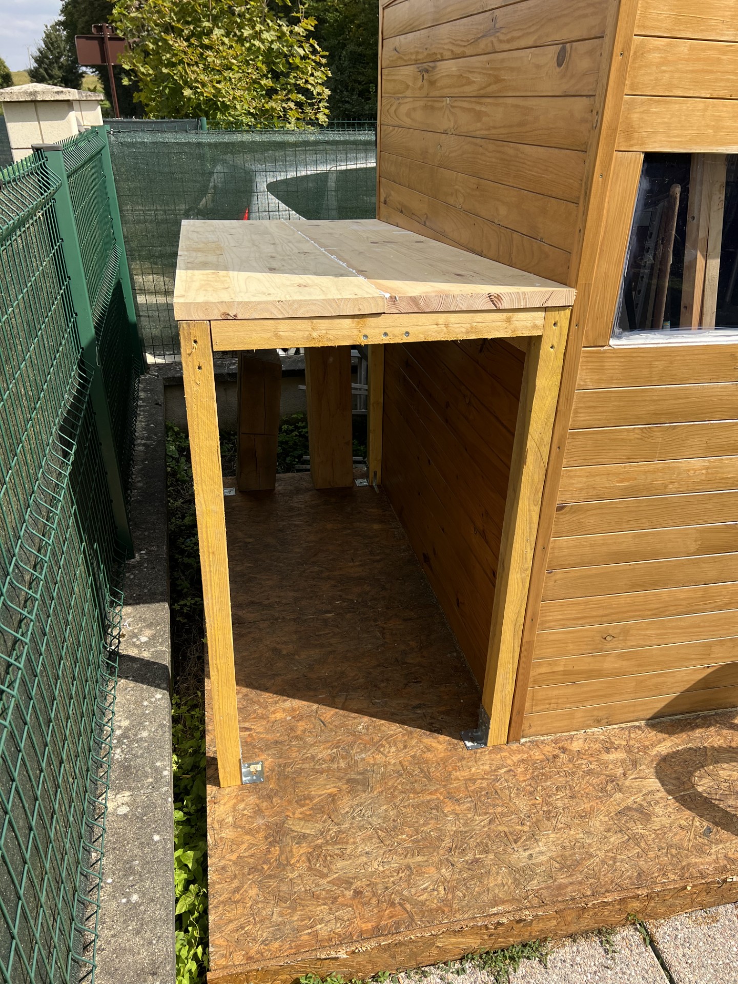 Abris à vélo / Poubelle